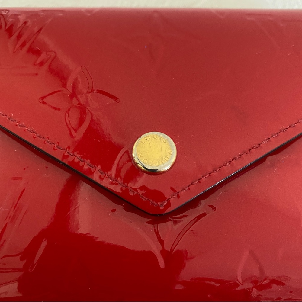 Louis Vuitton Victorine
Monogram Vernis wallet - Picture 8 of 16